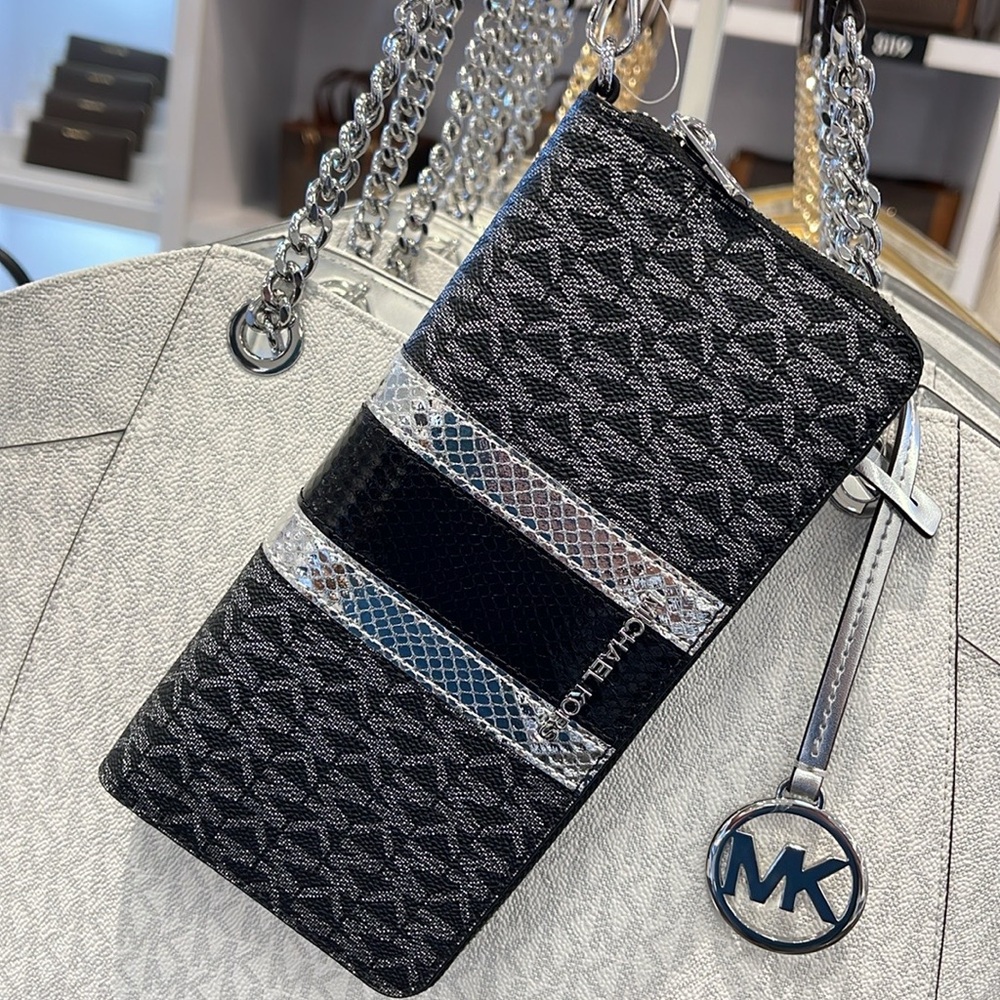Michael Kors Jet Set Travel Large Signature Logo and Metallic Continental Wallet - Picture 5 of 16